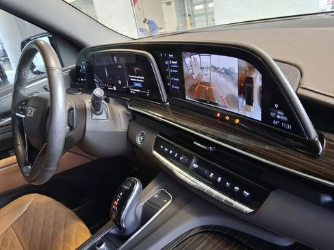 Used 2021 Cadillac Escalade Premium Luxury image 11