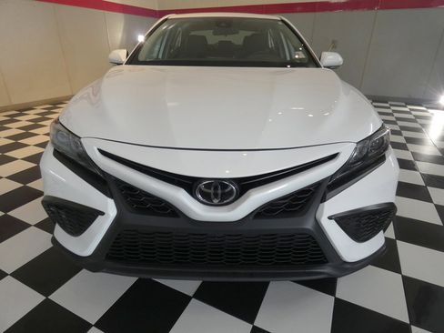 Used 2024 Toyota Camry SE image 2