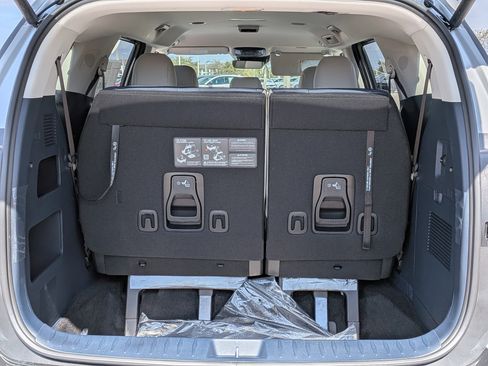 New 2026 Kia Carnival EX image 13