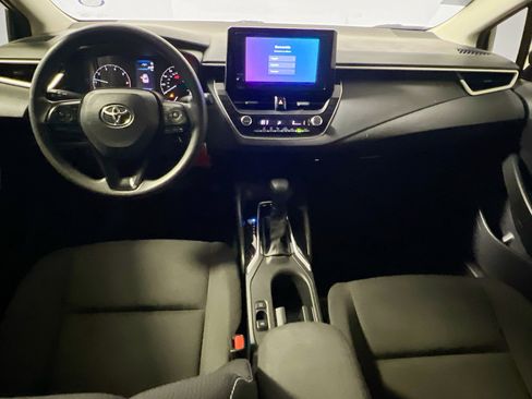 Used 2025 Toyota Corolla LE image 29