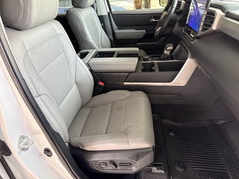 Used 2024 Toyota Tundra Limited AWD/4WD image 18