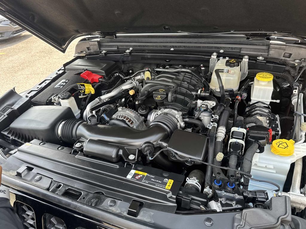 Used 2023 Jeep Gladiator Sport AWD/4WD image 3