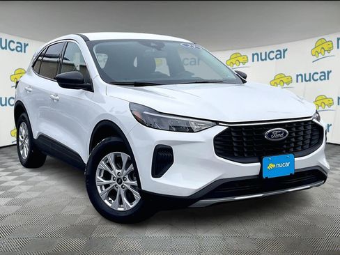 Used 2023 Ford Escape Active image 1