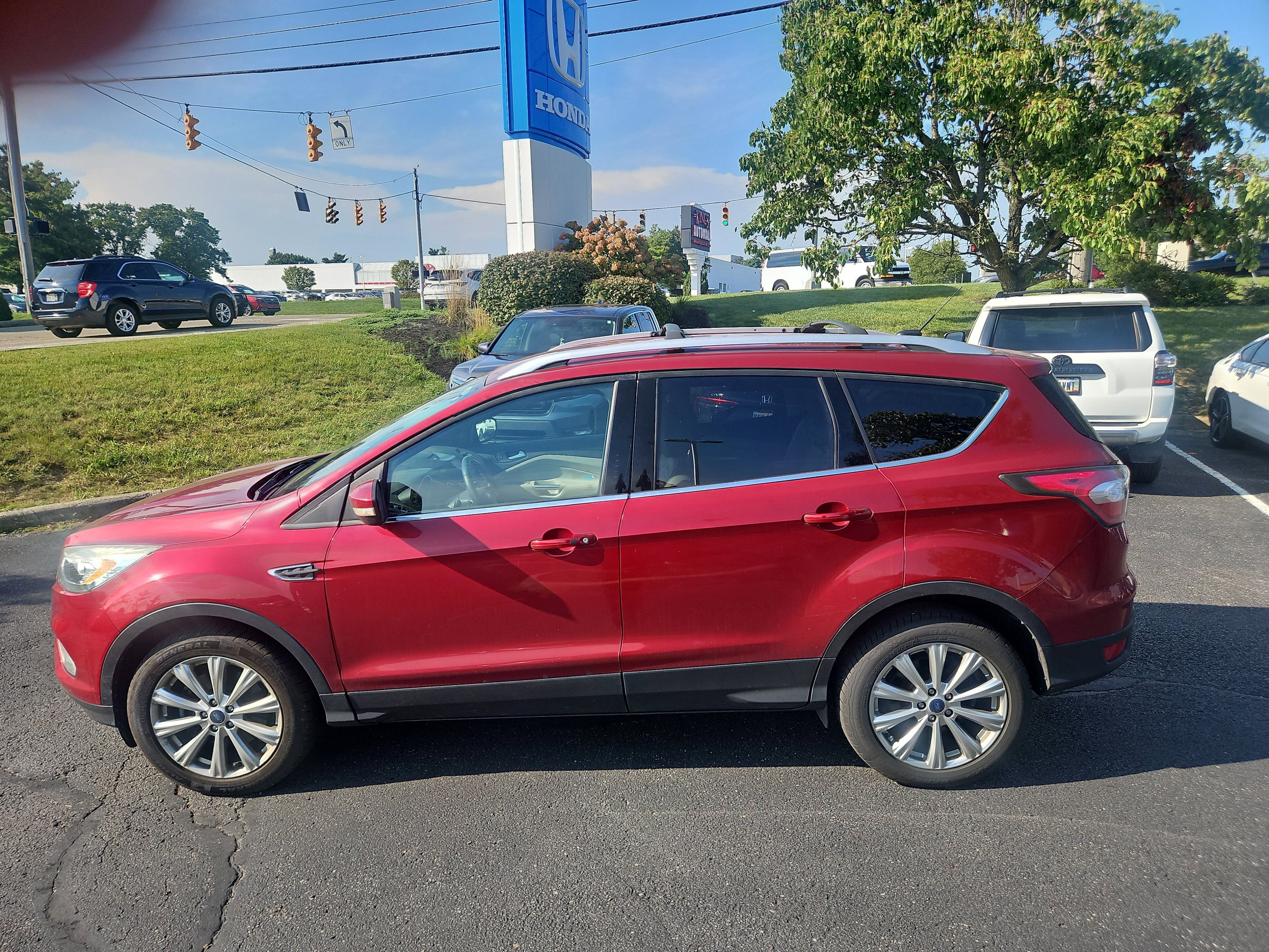 Used 2017 Ford Escape Titanium FWD image 8