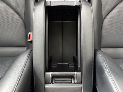 Certified 2025 Toyota Highlander Platinum image 36