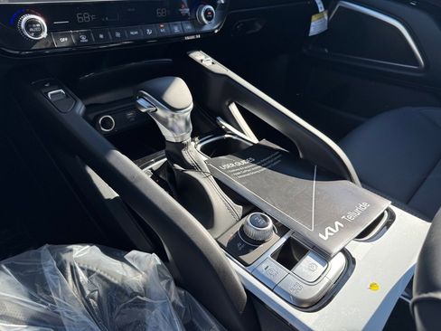 New 2025 Kia Telluride S image 16