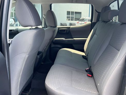 Used 2022 Toyota Tacoma SR5 RWD image 10