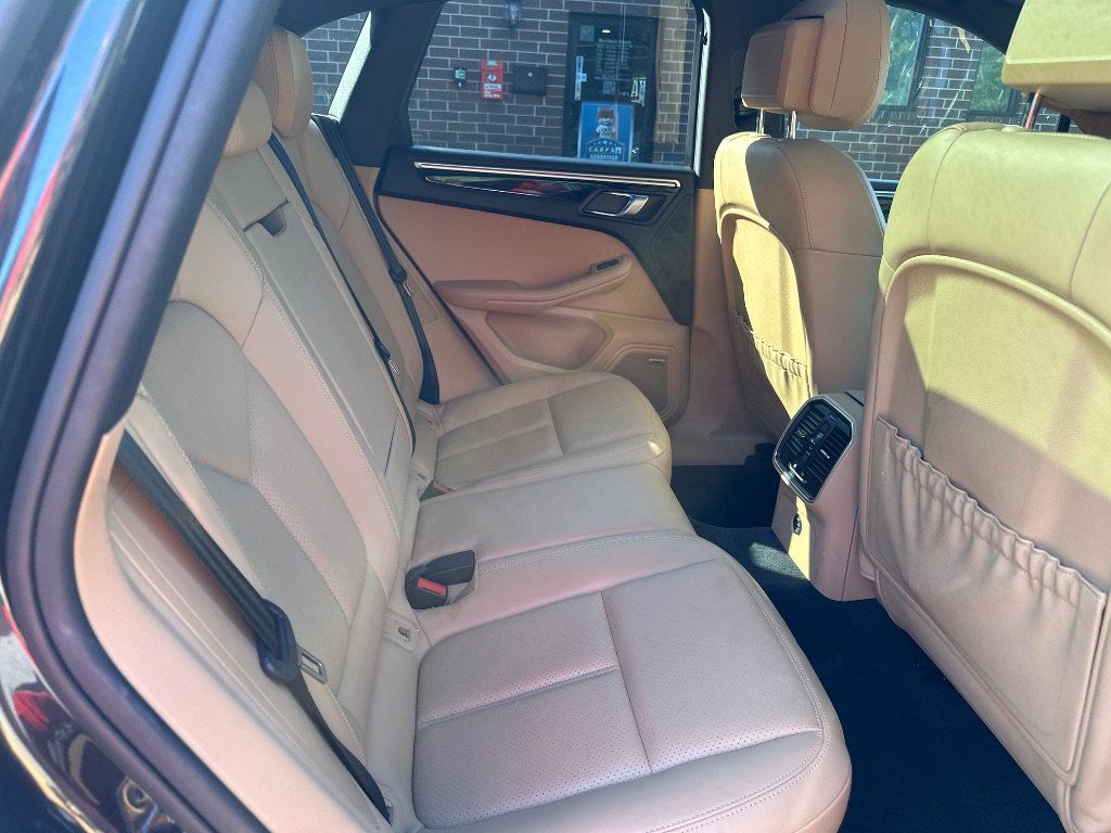 Used 2018 Porsche Macan AWD/4WD image 24