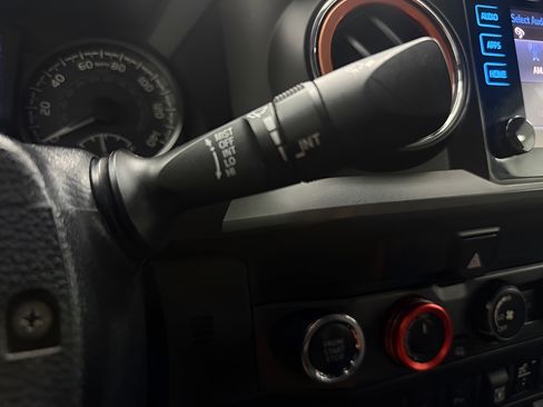Used 2019 Toyota Tacoma TRD Sport w/ Technology Package AWD/4WD image 22