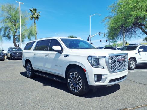 Used 2021 GMC Yukon XL Denali image 3