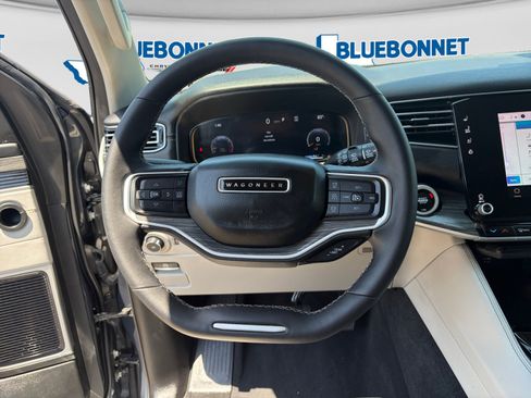 Certified 2024 Jeep Wagoneer Series III w/ Premium Group I AWD/4WD image 13