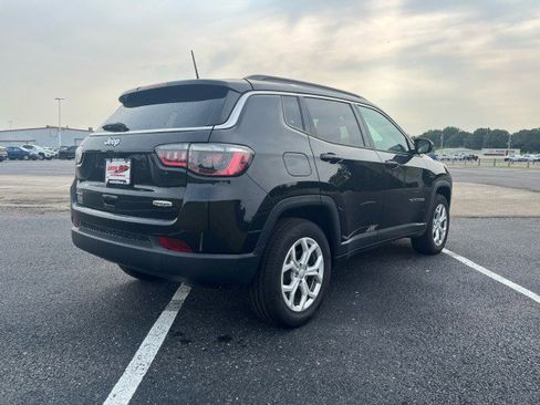 Used 2024 Jeep Compass Latitude image 5