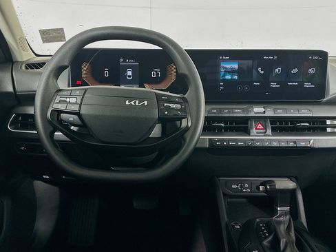Used 2025 Kia K4 LXS image 18