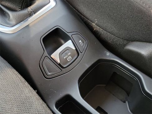 Used 2019 Jeep Renegade Sport image 26