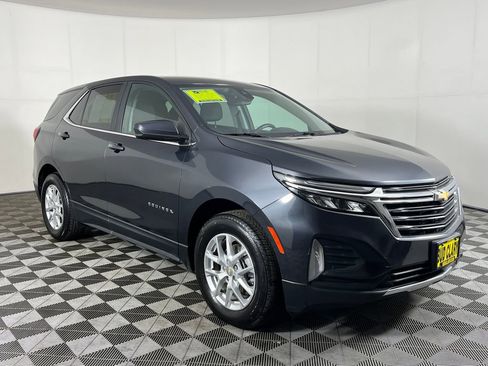 Used 2022 Chevrolet Equinox LT w/ Driver Convenience Package AWD/4WD image 3