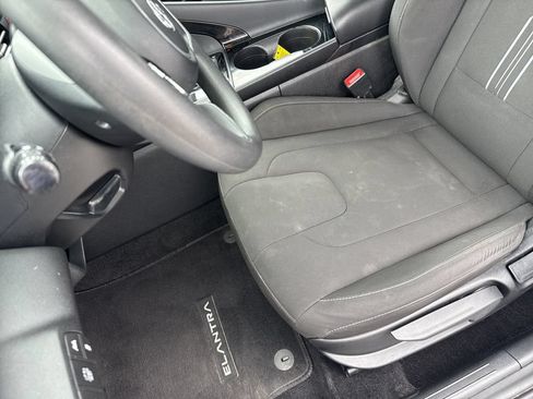Used 2022 Hyundai Elantra Blue FWD image 11