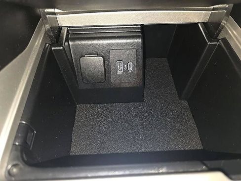 Used 2024 Ford Explorer XLT w/ Equipment Group 202A AWD/4WD image 24