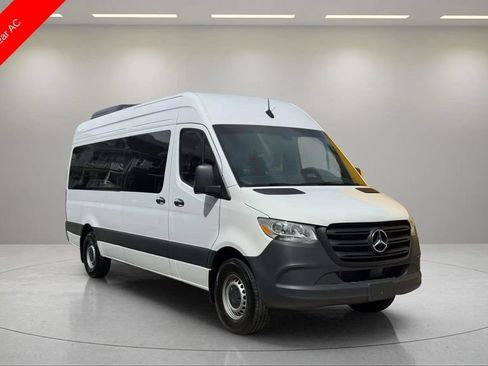 Used 2025 Mercedes-Benz Sprinter 2500 image 1