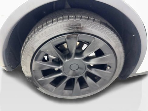 Used 2023 Tesla Model Y Long Range AWD/4WD image 83
