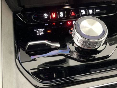 New 2025 Jeep Wagoneer Series II image 17