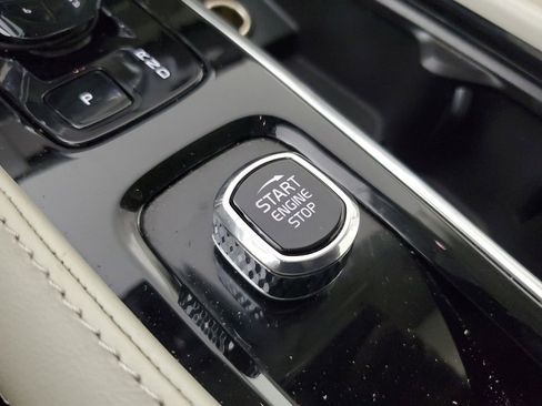 Certified 2024 Volvo XC90 B6 Ultimate w/ Protection Package Premier image 36