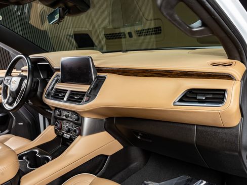 Used 2023 Chevrolet Suburban Premier w/ Premium Package image 18