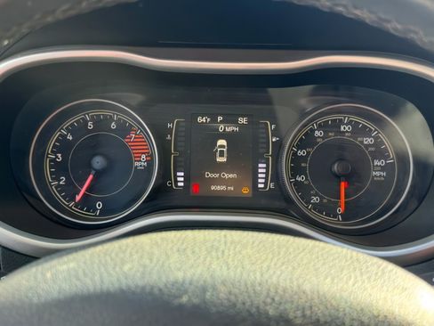 Used 2018 Jeep Cherokee Latitude Plus w/ Trailer Tow Group image 18