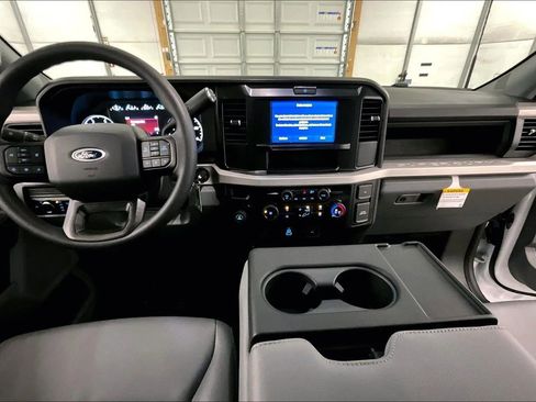 New 2026 Ford F250 XL w/ F-250 >10K GVWR Package image 14
