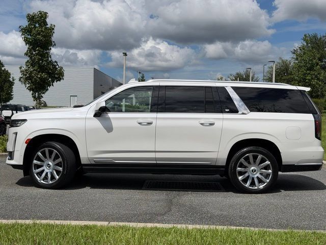 Used 2023 Cadillac Escalade ESV Premium Luxury Platinum AWD/4WD image 4