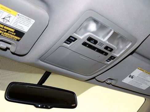 Used 2016 Toyota Highlander XLE image 26