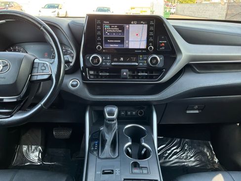 Used 2021 Toyota Highlander XLE FWD image 15