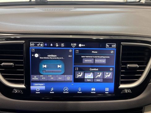 Used 2024 Chrysler Pacifica Touring-L FWD image 32