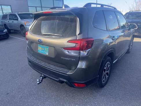 Used 2021 Subaru Forester Premium image 4