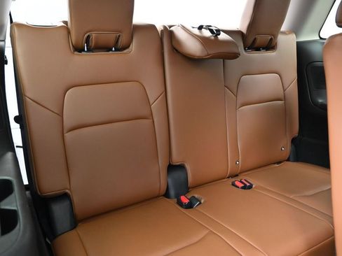 Certified 2025 Nissan Pathfinder Platinum w/ Cargo Package FWD image 27