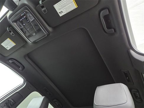 Used 2024 Cadillac XT6 Premium Luxury w/ Technology Package image 21