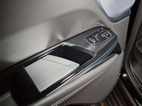 Certified 2026 Cadillac Escalade ESV Platinum Sport AWD/4WD image 18