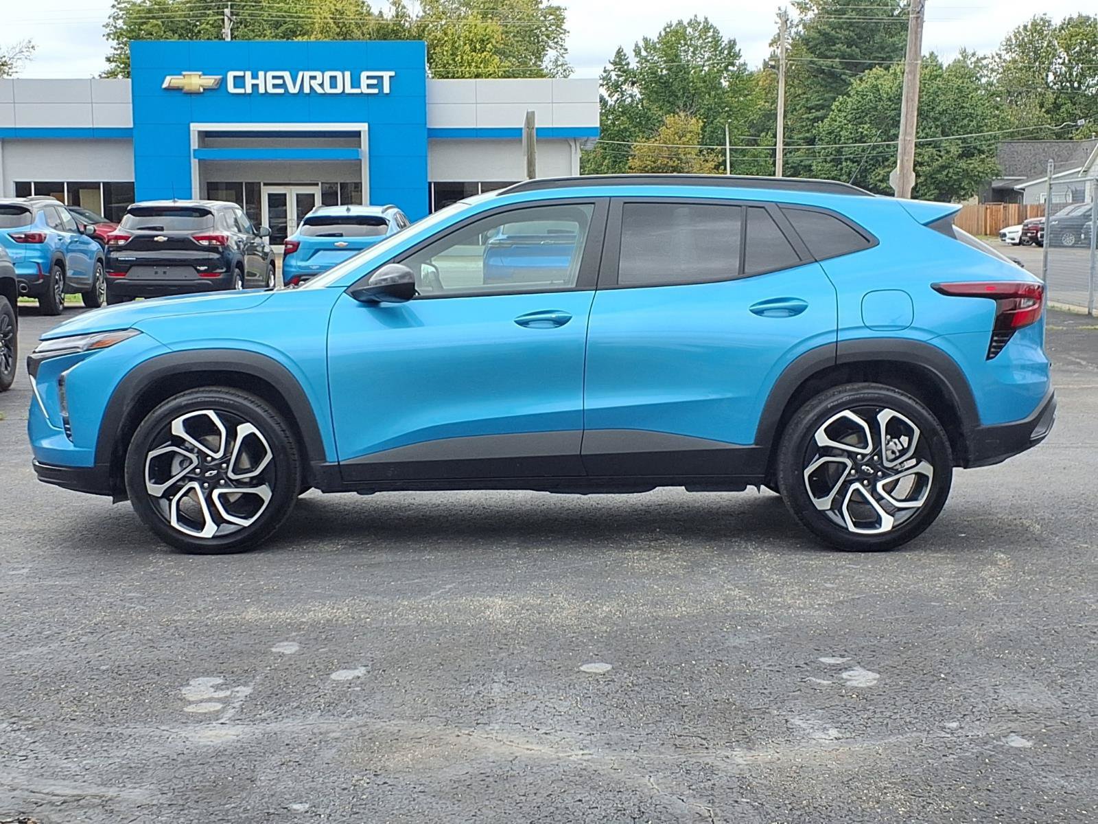 Used 2025 Chevrolet Trax RS w/ Driver Confidence Package FWD image 2