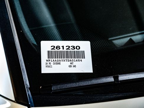 Certified 2026 Porsche Cayenne AWD/4WD image 28