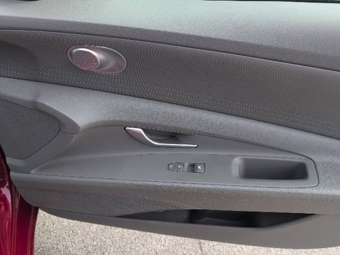 Used 2024 Hyundai Elantra SEL image 13