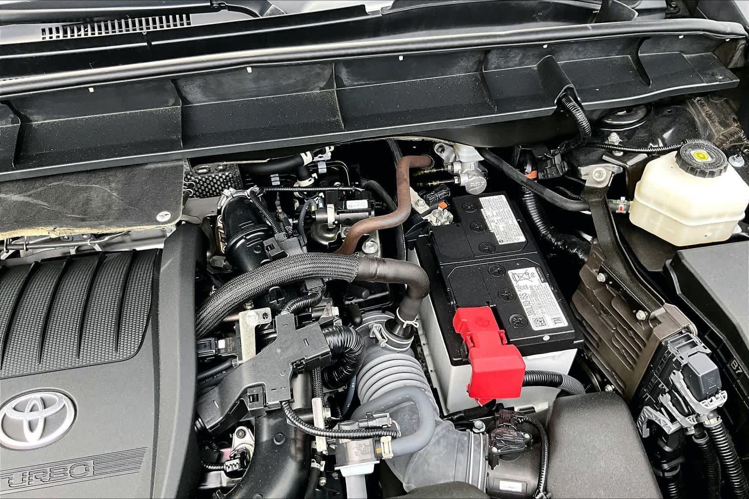 Used 2024 Toyota Highlander XLE FWD image 33