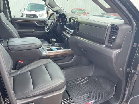 Used 2024 Chevrolet Silverado 1500 LT Trail Boss w/ LT Trail Boss Premium Package image 19