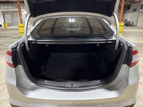 Used 2015 Ford Fusion SE image 10