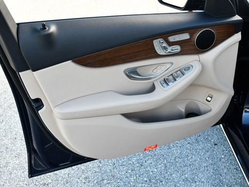 Used 2019 Mercedes-Benz C 300 4MATIC Sedan image 41