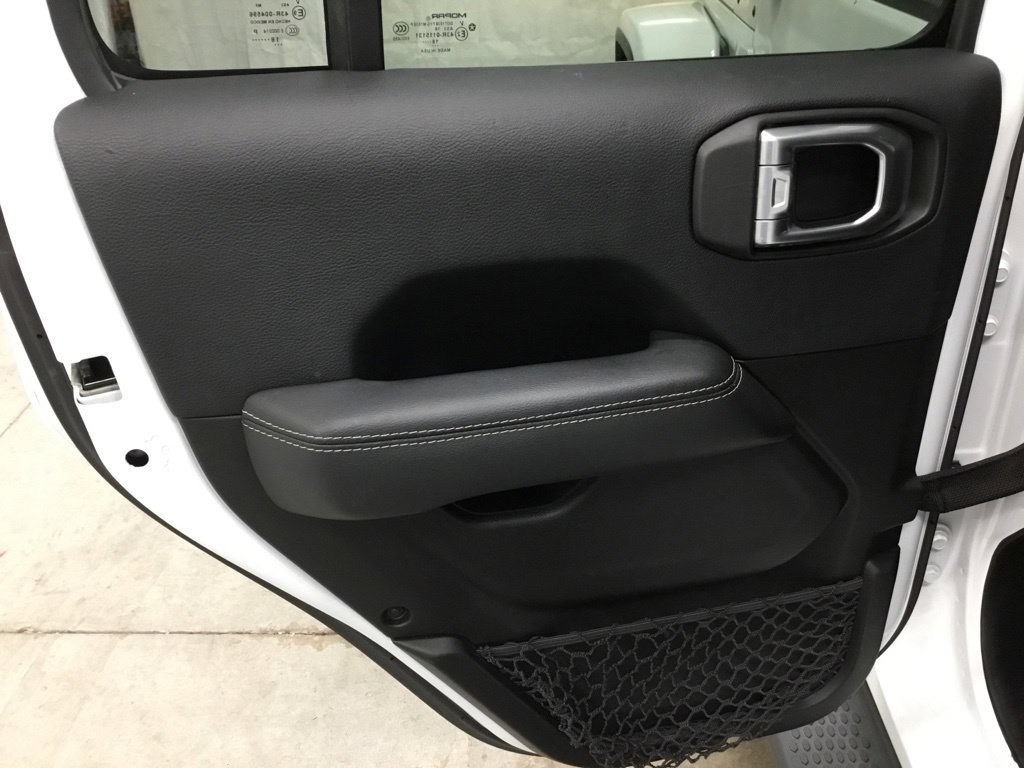 Used 2018 Jeep Wrangler Unlimited Sahara AWD/4WD image 27