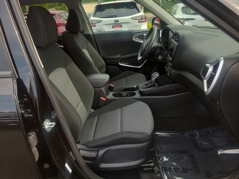 Used 2023 Kia Soul LX FWD image 17