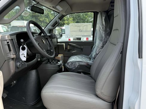 New 2025 Chevrolet Express 3500 Extended image 18