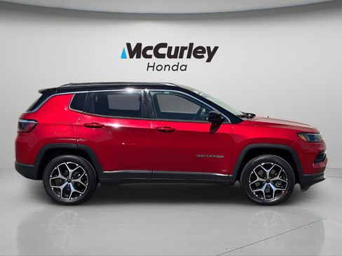 Used 2025 Jeep Compass Limited AWD/4WD image 2