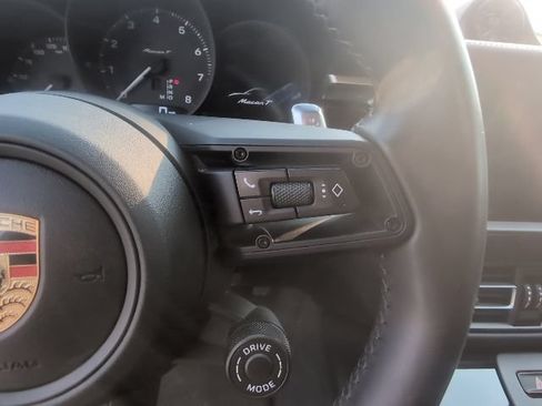 Used 2023 Porsche Macan AWD/4WD image 16
