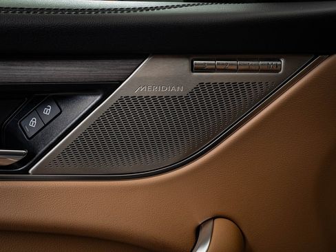 Used 2023 Jaguar F-PACE S image 27