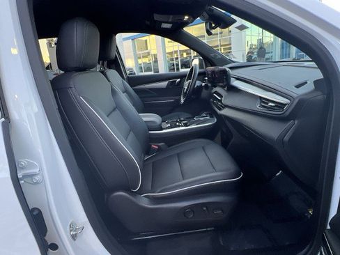 Used 2025 Buick Enclave Preferred image 27